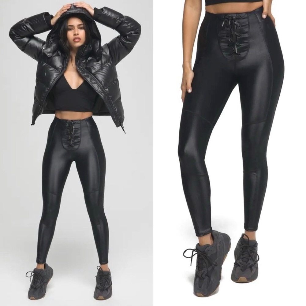 Good American Essential Bombshell Legging in Black.‎